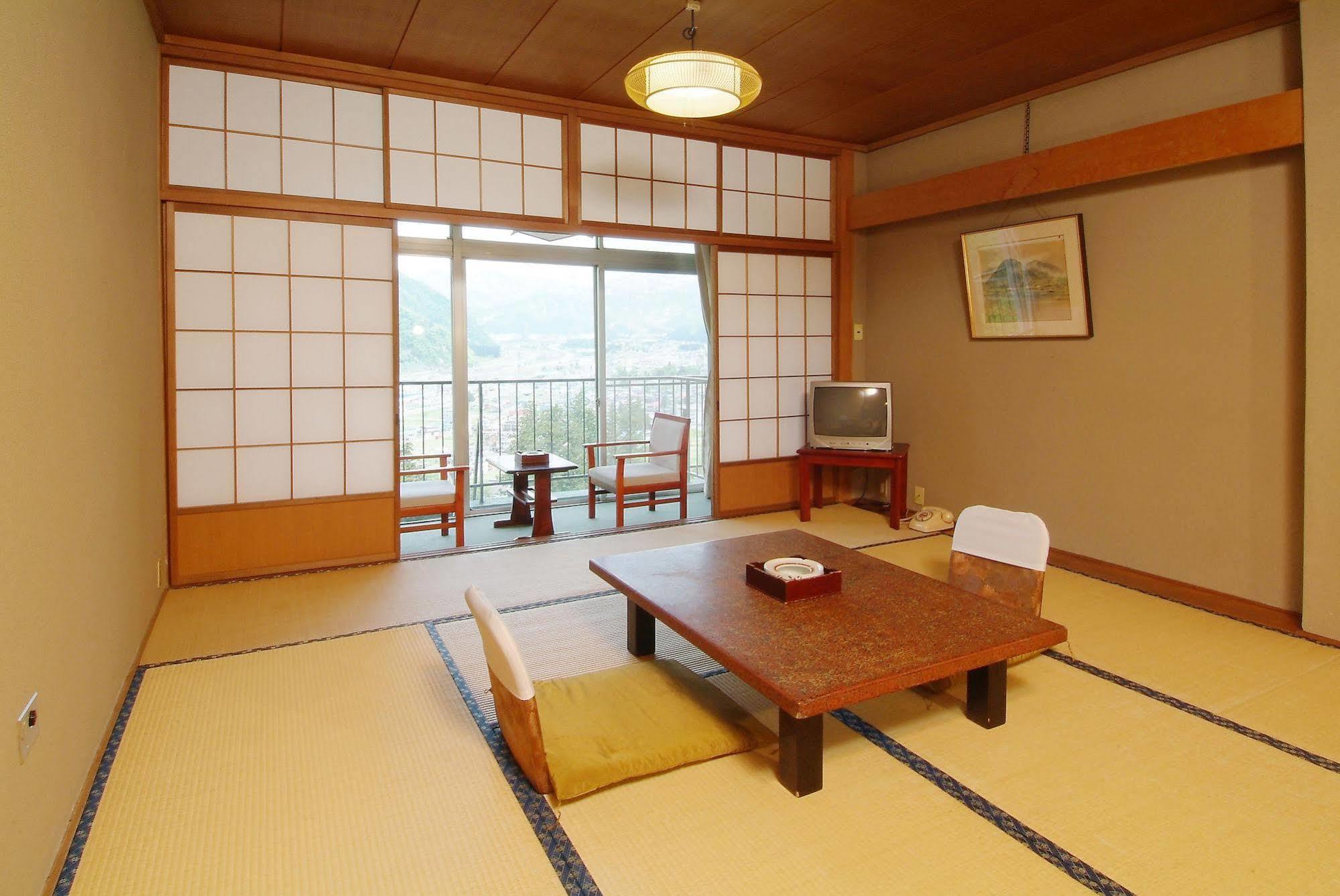Takahan Yuzawa  Luaran gambar