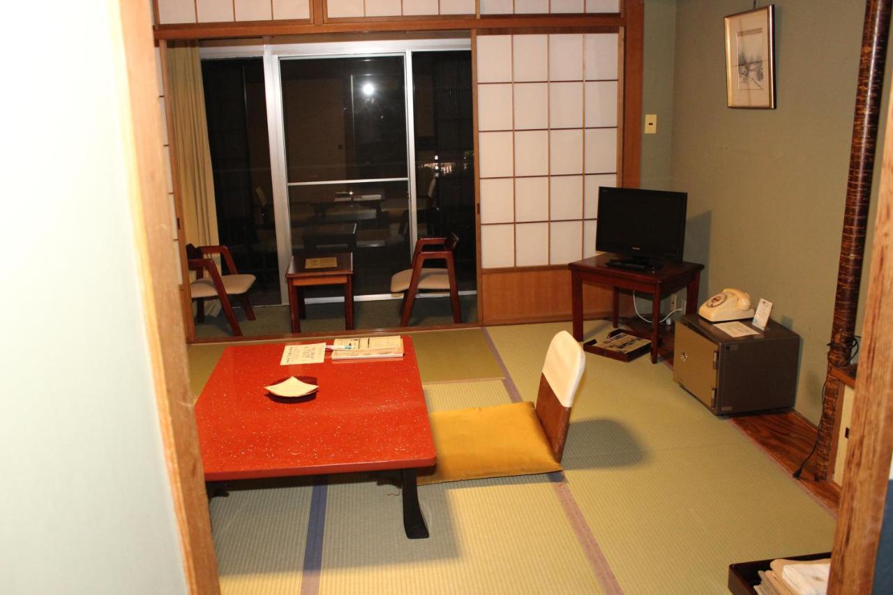 Takahan Yuzawa  Luaran gambar